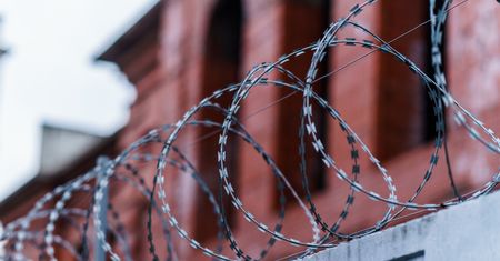 Drut ostrzowy wokół Filtrów Warszawskich. Mieszkańcy oburzeni