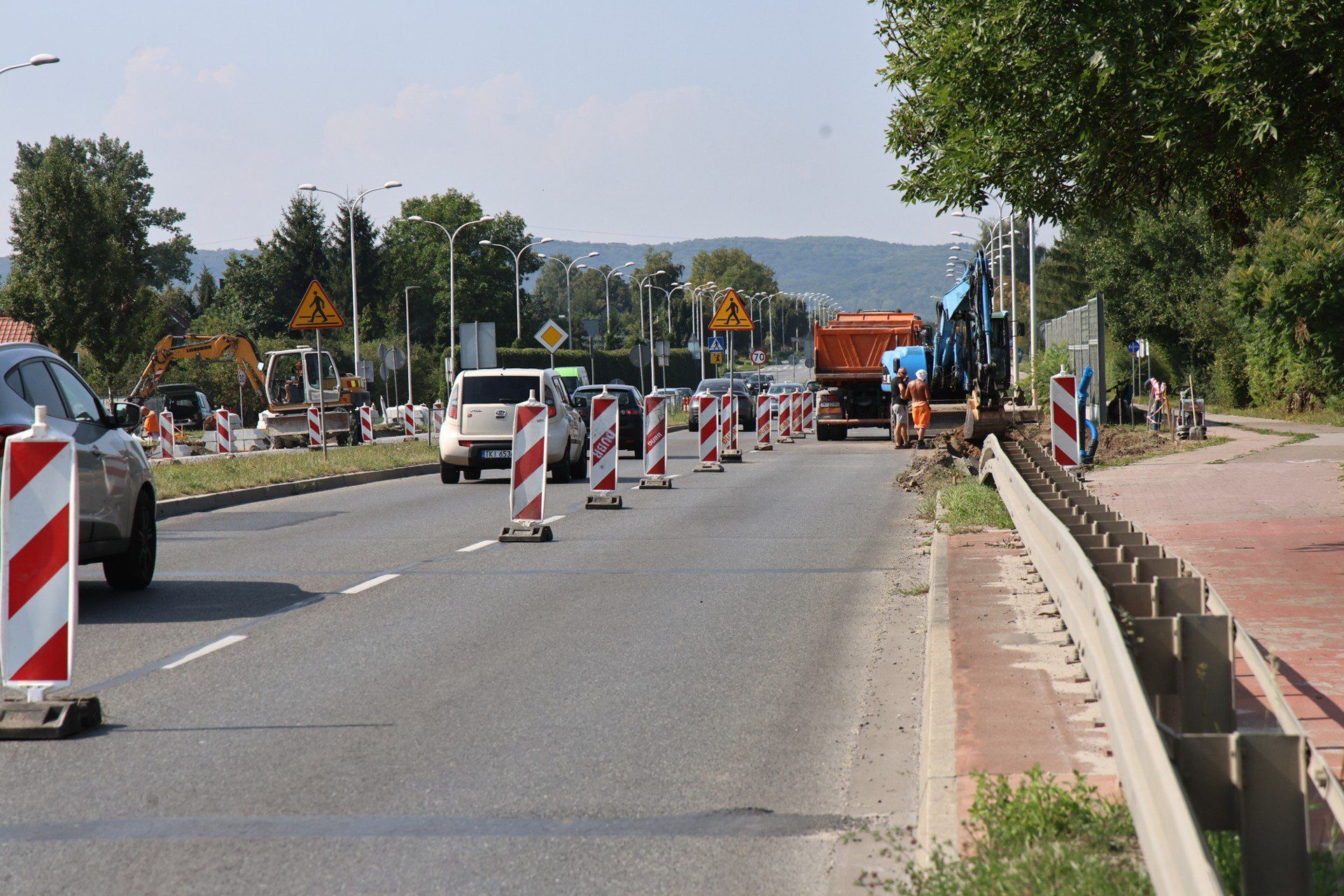 Równolegle powstają tu nowe przystanki autobusowe, które ułatwią życie mieszkańcom osiedla Biesak.