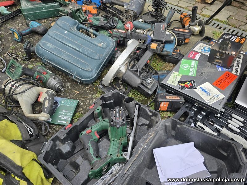 Policja szuka właścicieli odzyskanych łupów. Recydywista trafił za kratki