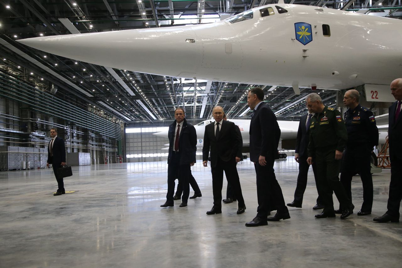 Zmodernizowany "Biały Łabędź". Putin podziwiał Tu-160M w Kazaniu