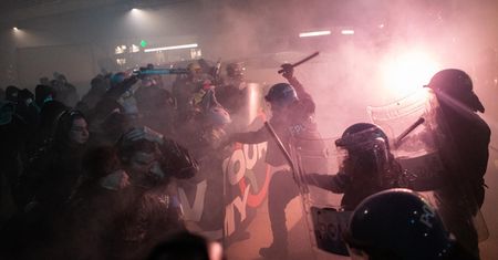 Tłum wyszedł na ulice Mediolanu w trakcie igrzysk. Starcia z policją