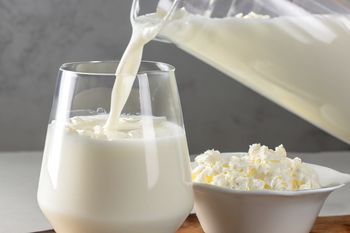Kefir czy mleko? Już wiadomo, który produkt jest zdrowszy
