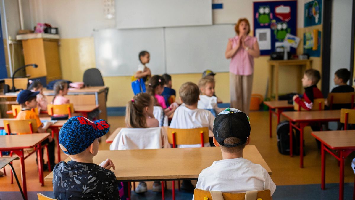 Według informacji oświatowej Solidarności nauczyciele rzutem na taśmę dostaną 10-proc. podwyżki
