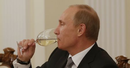 Na Kremlu piją na potęgę. "Dwie butelki na osobę"