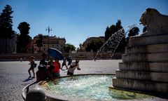 Rekordowe upały w Rzymie. Turyści mdleją z gorąca