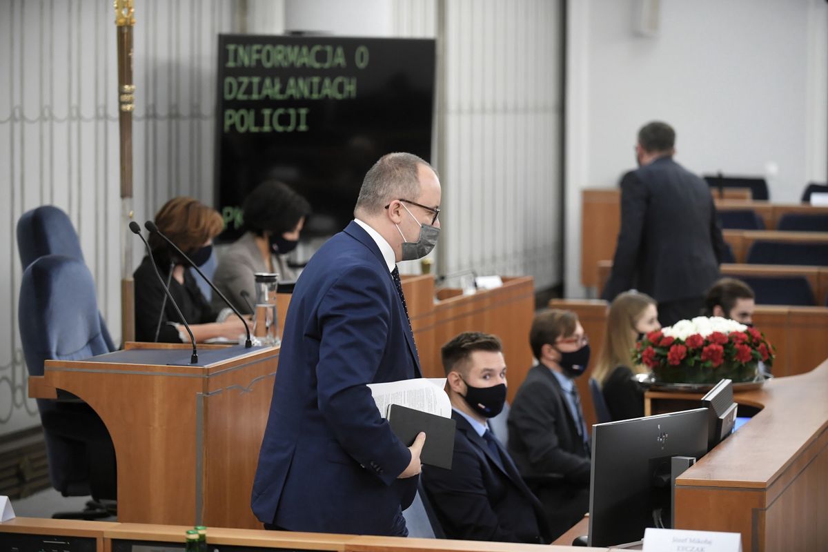 Strajk kobiet. Senat o działaniach policji wobec protestujących. Adam Bodnar: Mam wrażenie, że sprawy zaszły za daleko