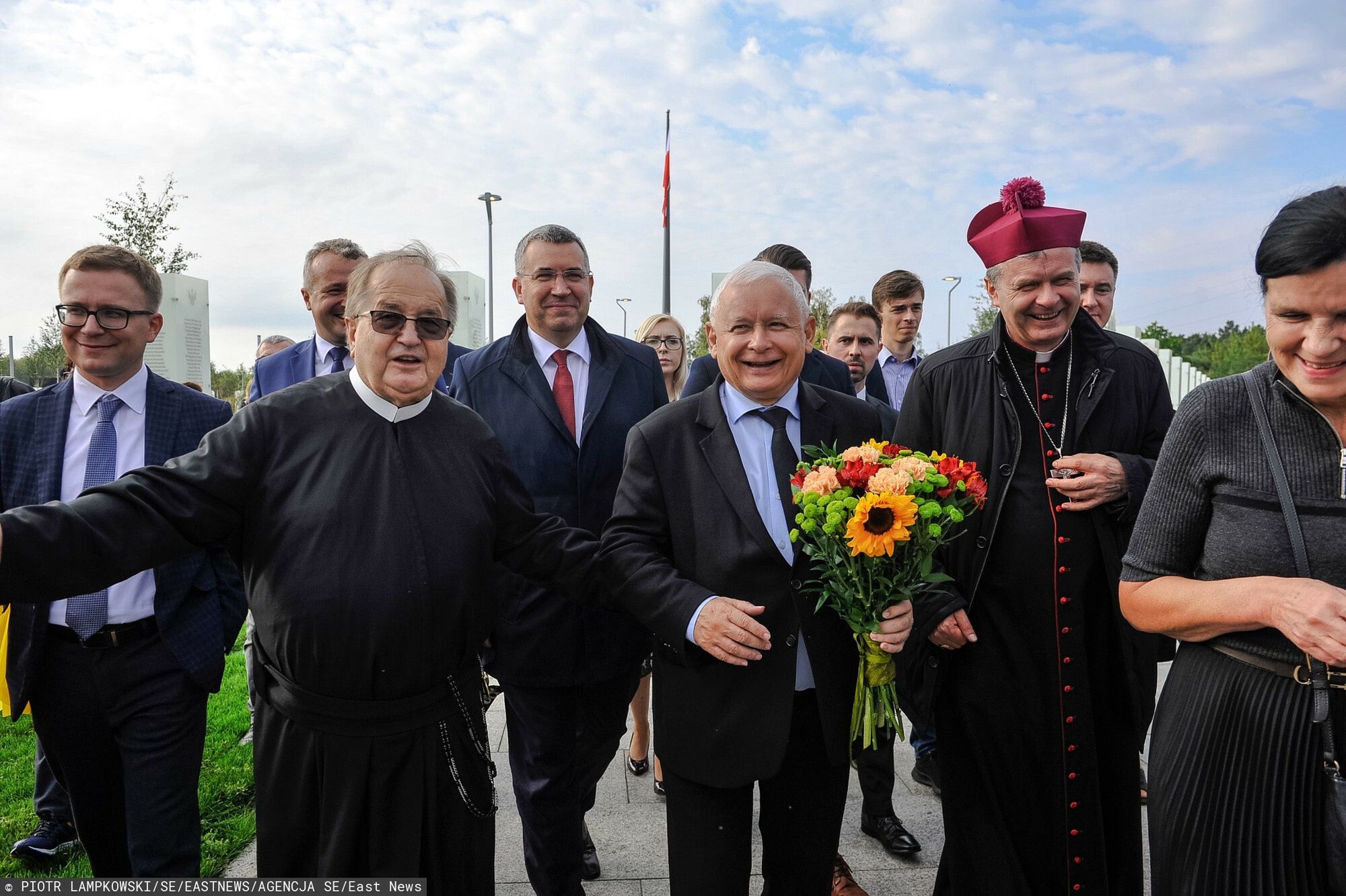 XII Dzi?kczynienie w Rodzinie w ToruniuFOTO. PIOTR LAMPKOWSKI/SUPER EXPRESS, ODSLONIECIE I POSWIECENIE POMNIKA UPAMIETNIAJAOEGO UKRAINCOW, KTORZY RATOWALI POLAKOW Z RZEZI WOLYNSKIEJ, N/Z: (L-P) TADEUSZ RYDZYK, JAROSLAW KACZYNSKI, TORUN, 05.09.2020 WSZYSTKIE ZDJECIA NA HTTP://AGENCJA.SE.COM.PLPIOTR LAMPKOWSKI/SE/EASTNEWS