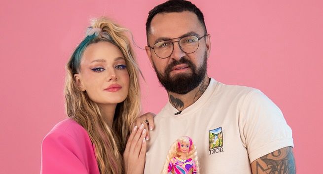 Barbie wznawia kultowy model długowłosej lalki, w kampanii fryzjer Łukasz Urbański