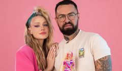 Barbie wznawia kultowy model długowłosej lalki, w kampanii fryzjer Łukasz Urbański
