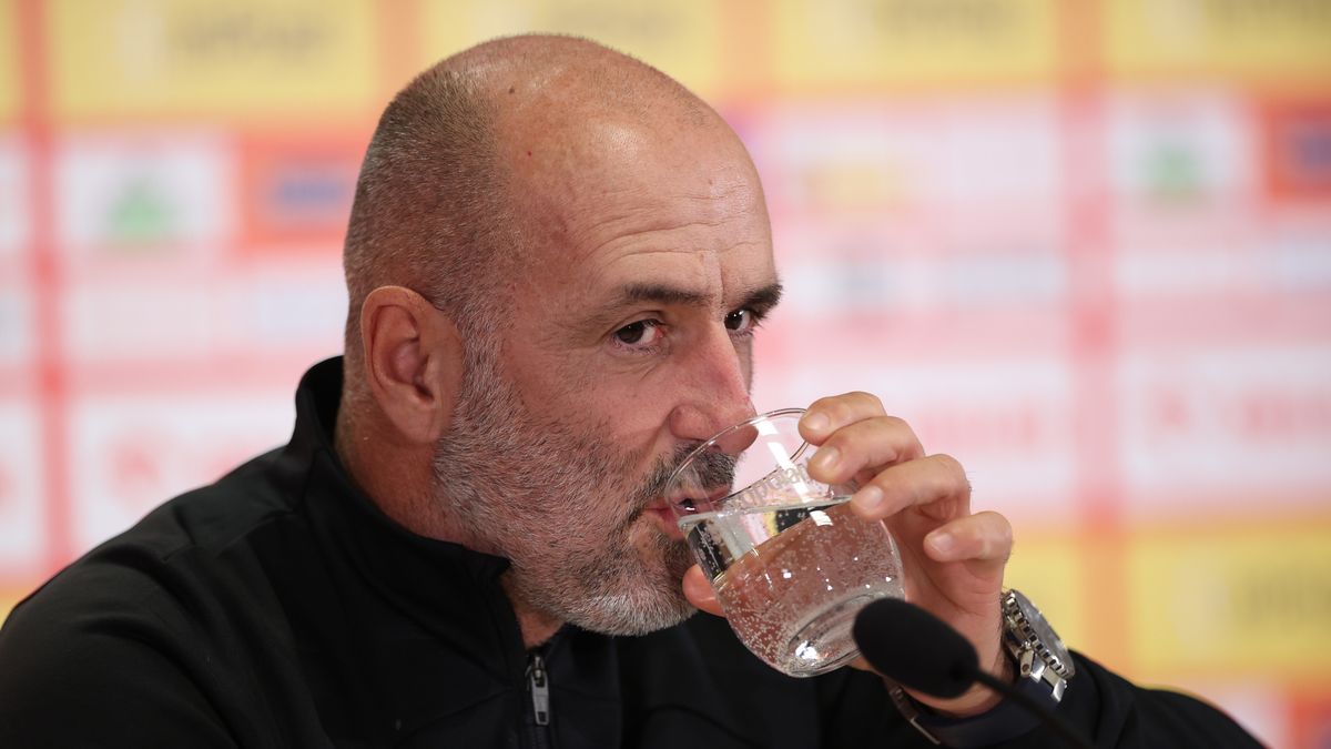 Warszawa, 09.10.2023. Selekcjoner piłkarskiej reprezentacji Polski Michał Probierz podczas konferencji prasowej w Warszawie, 9 bm. Polacy przygotowują się do meczów eliminacji mistrzostw Europy 2024 z Wyspami Owczymi i Mołdawią. (js) PAP/Leszek Szymański