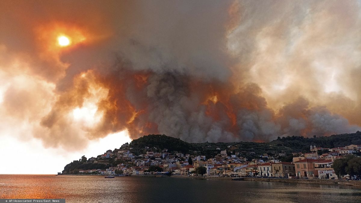 Dwie osoby zginęły w pożarach w Grecji. Jedna z nich to strażak 