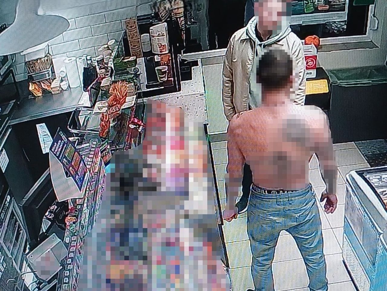 Płock: Agresywny recydywista zaatakował ekspedientkę i klienta sklepu