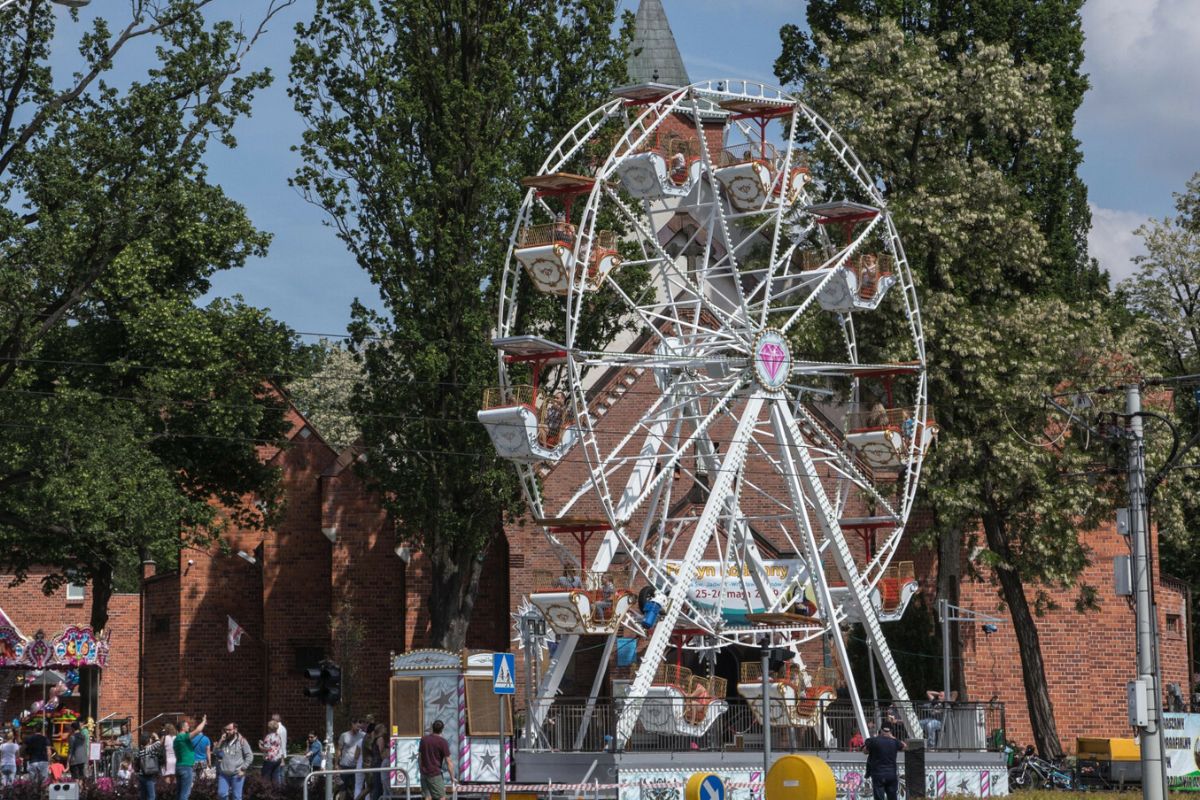 "Śmiech i krzyki, a obok pogrzeby". Wszystko działo się przed jej domem
