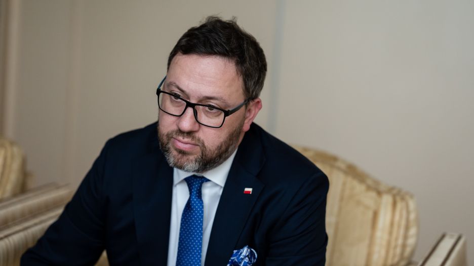 Bartosz Cichocki
Kij�w, Ukraina, 21.02.2023. Ambasador RP w Ukrainie Bartosz Cichocki podczas wywiadu dla Polskiej Agencji Prasowej w siedzibie ambasady w Kijowie, 21 bm. (sko) PAP/Viacheslav Ratynskyi ***Zdj�cie do depeszy PAP pt. Ukraina/ Ambasador RP o wizycie Bidena w Kijowie: USA rozumiej� wag� tej wojny***
Viacheslav Ratynskyi
ambasador, Ambasador RP w Ukrainie, Bartosz Cichocki, PAP, wywiad, sesja, portret, dyplomata, polityk, polityka