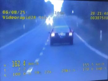 Włodawa: 6000 mandatu i 25 punktów dla 20-latka w volvo. Miał na liczniku 162 na godzinę i wyprzedzał na skrzyżowaniu