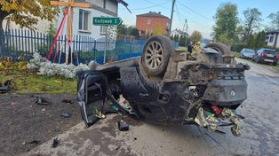 BMW dachowało w Brzozowej. Ranny 17-latek miał 1,2 promila i nie posiadał uprawnień