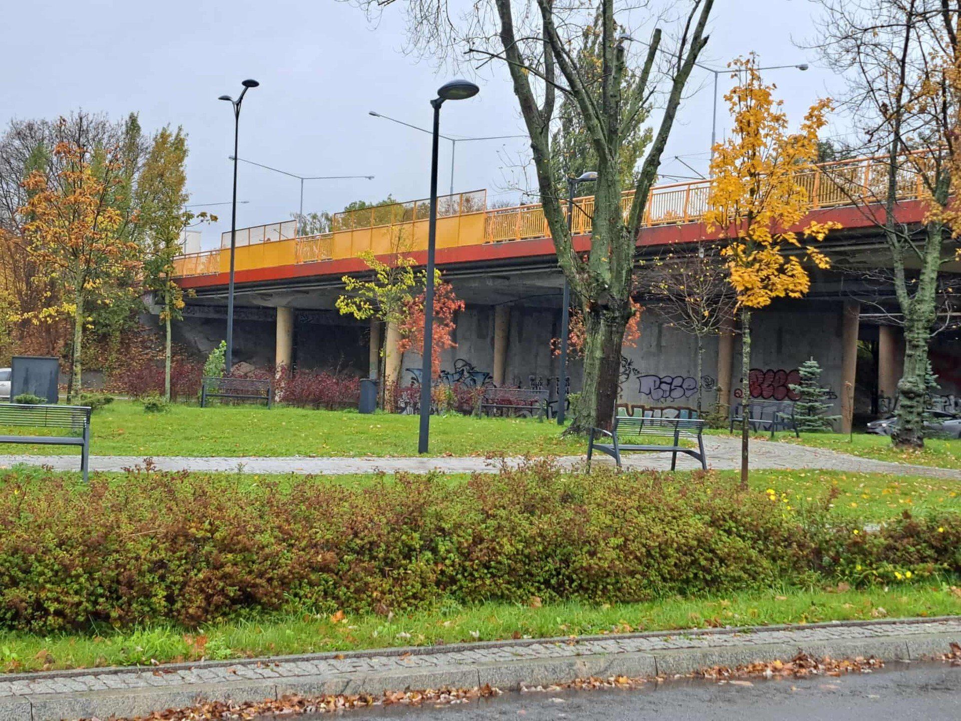 Wiadukt na Kopcińskiego był niedawno remontowany i jest w dobrym stanie technicznym