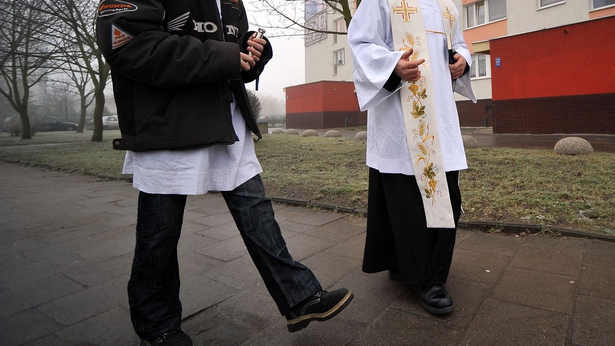 Da księdzu 200 zł. Oto jak się tłumaczy