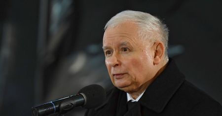 Sanepid bada czy Jarosław Kaczyński złamał obostrzenia podczas mszy