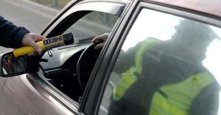 Mazowieckie. Kierował pijany i uderzył w inne auto. Prawo jazdy kupił na "czarnym rynku"