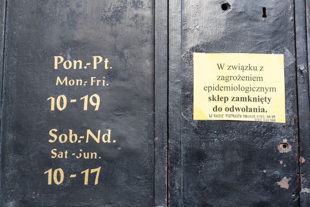 Koronawirus kosztuje nas 2,2 mld zł dziennie. Ekonomiści stworzyli licznik strat gospodarczych