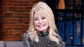 76-letnia Dolly Parton o sekretach swojej ponadczasowej urody: "Używam TANICH kosmetyków!"