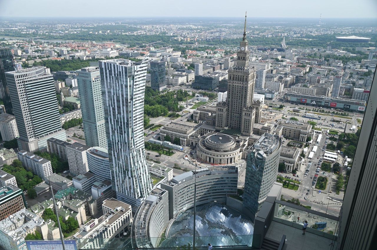 Warszawa: Pałac Kultury pozostanie samotną wieżą w centrum?