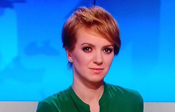 Anna Hałas-Michalska prowadzącą serwisy informacyjne w Polsat News