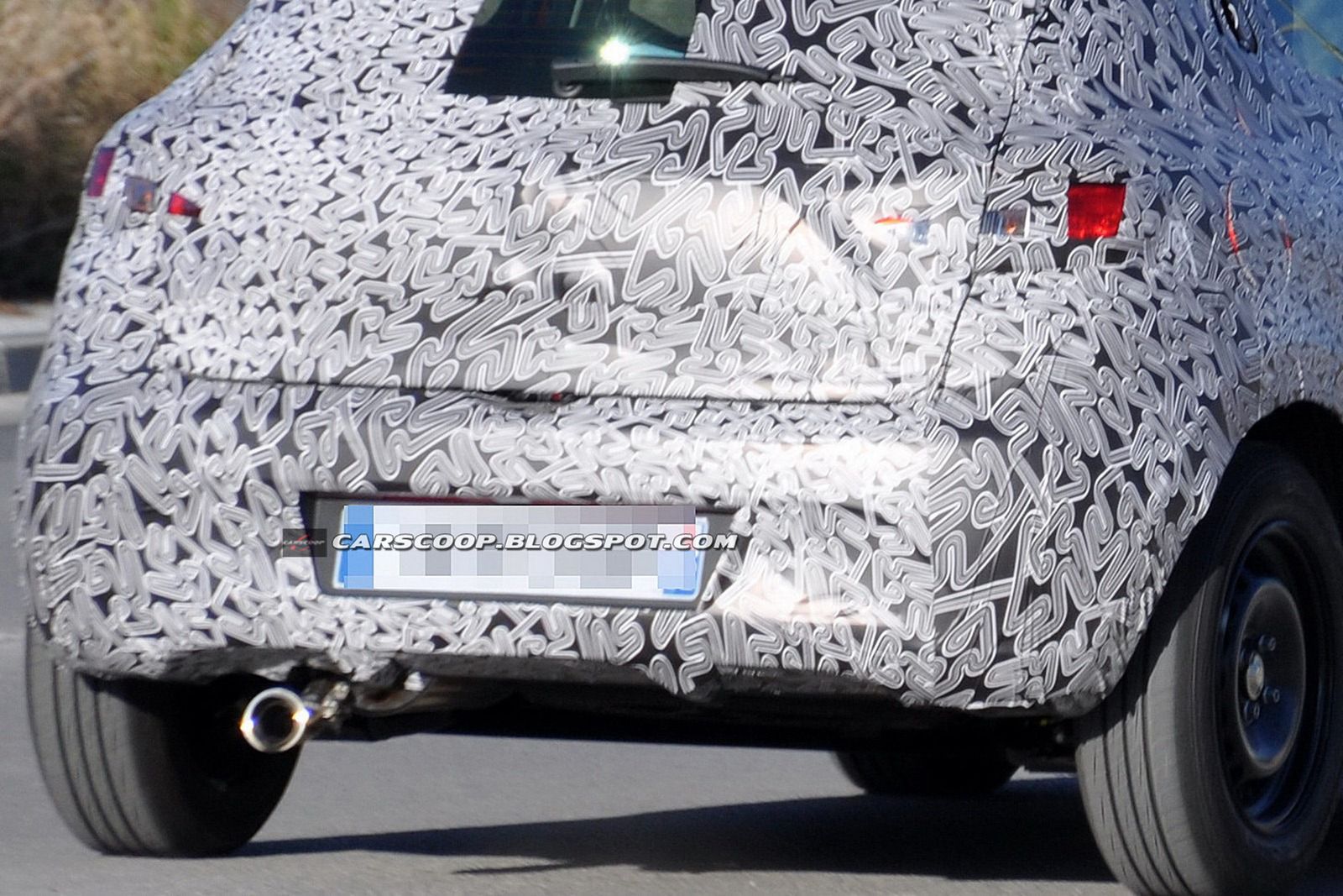 2013 Renault Clio (fot. Carpix via Carscoop)