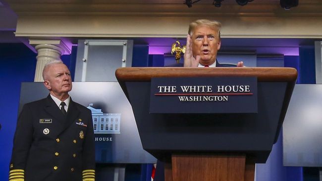 Donald Trump rozważa wstrzymanie importu ropy z Arabii Saudyjskiej. 