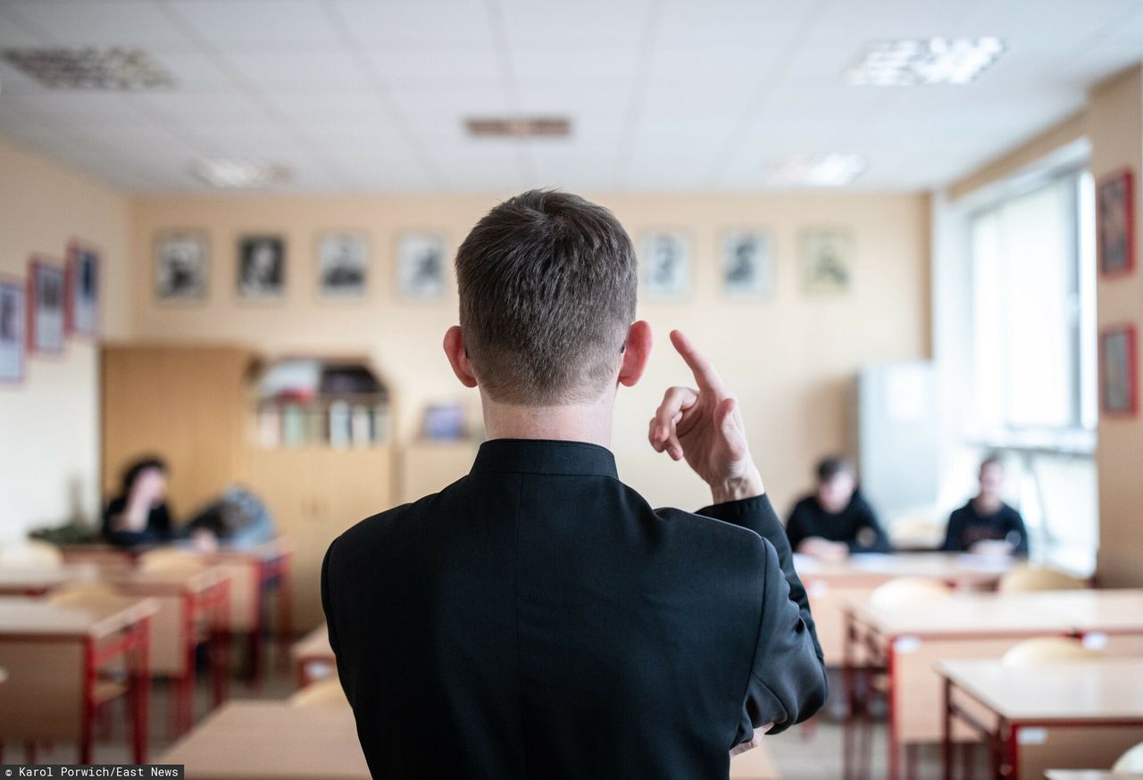"Nauczyciele mogą stracić pracę". ZNP ostrzega przed likwidacją HiT w szkołach