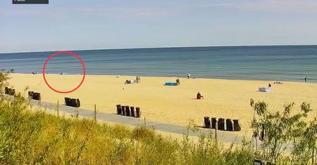 Była godz. 9:10. Ujęcie z plaży we Władysławowie