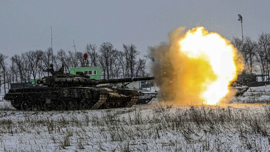 Rosyjski czołg na manewrach pod Petersburgiem (Fot. Russian Defense Ministry Press Service/Associated Press/East New)
