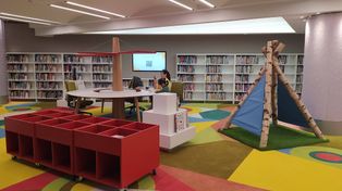 Wieluń: W Miejskiej Bibliotece promowano książkę "Wieluń. Przewodnik dla dzieci" autorstwa Magdaleny Kopańskiej