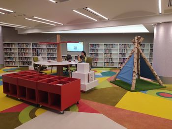 Wieluń: W Miejskiej Bibliotece promowano książkę "Wieluń. Przewodnik dla dzieci" autorstwa Magdaleny Kopańskiej