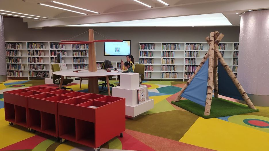 Biblioteka dla dzieci jest bardzo przyjaźnie urządzona
