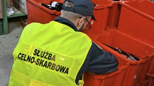 Wino bez akcyzy w Kaliszu. 450 litrów trunku i mandat dla winiarza