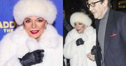 92-letnia Joan Collins w futrzastej stylówce stawiła się na premierze musicalu. Towarzyszył jej młodszy o 32 lata mąż (ZDJĘCIA)