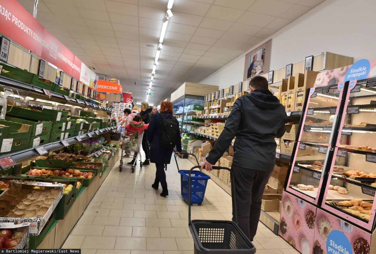 Wzrost cen żywności po przywróceniu podatku VAT przesunie się w czasie