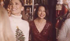 Dziennikarze TVP Info w świątecznym klipie. Przy choince Ogórek, Kielczyk i Opczowska