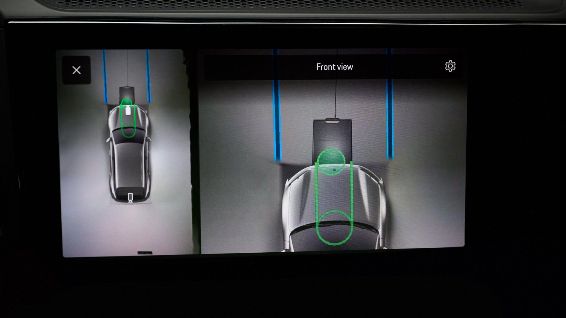 Porsche Cayenne Electric podczas ładowania indukcyjnego