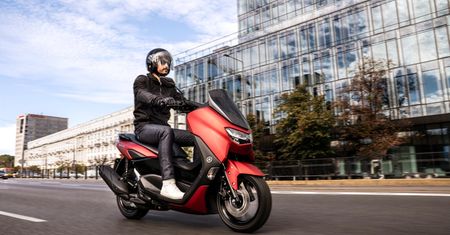Nowe skutery Yamaha NMax 125/155 i D’elight. Modele na prawo jazdy kategorii B