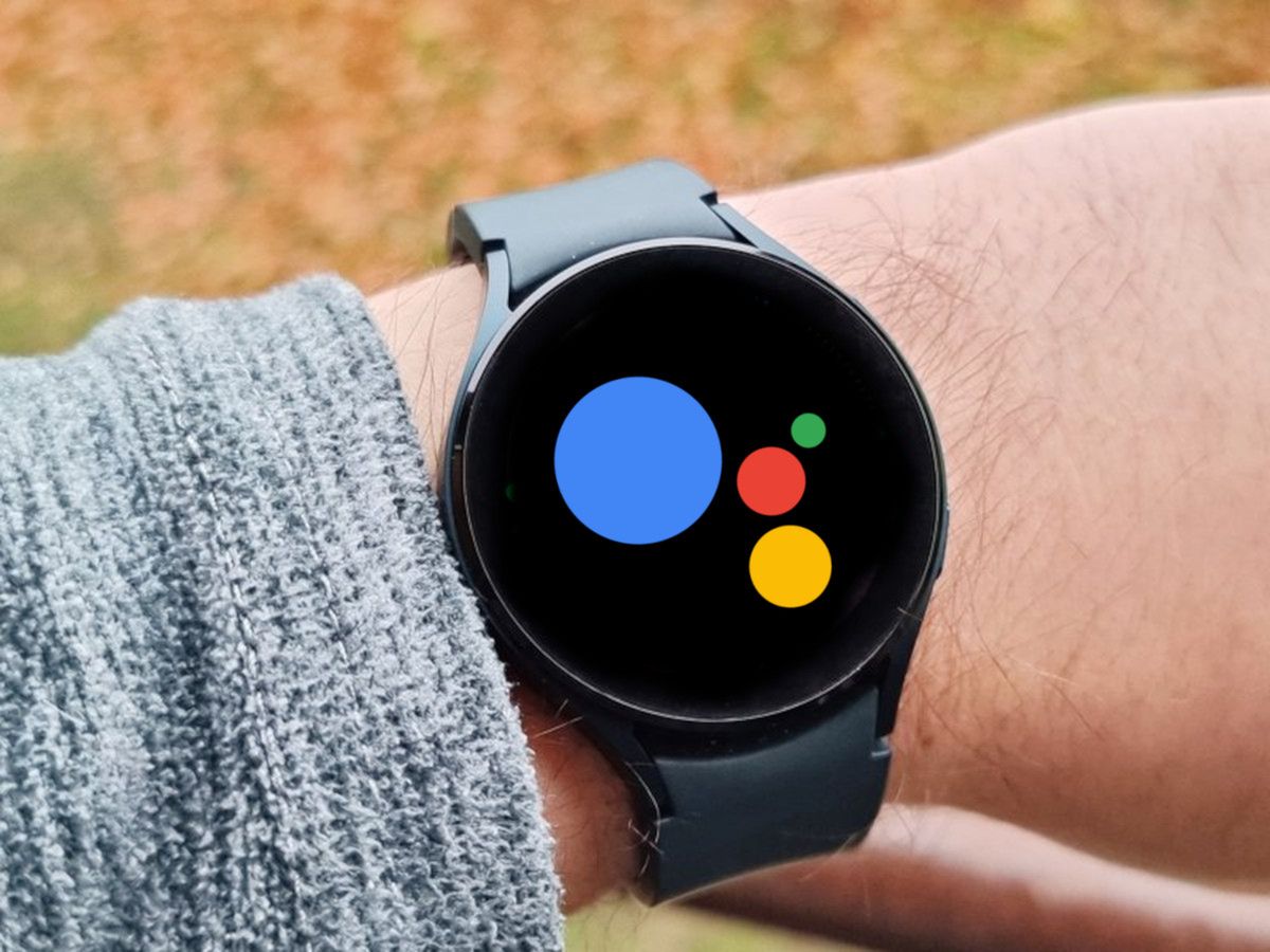 Dobra wiadomość: Samsung Galaxy Watch 4 dostał Asystenta Google. Ale są i złe wieści