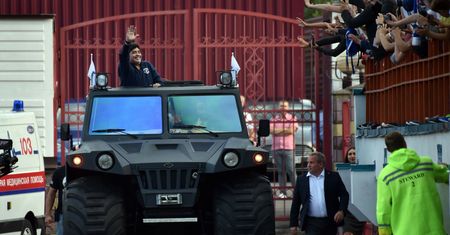 Diego Maradona kochał nie tylko futbol, ale i samochody. W garażu, obok ferrari, stała ciężarowa scania