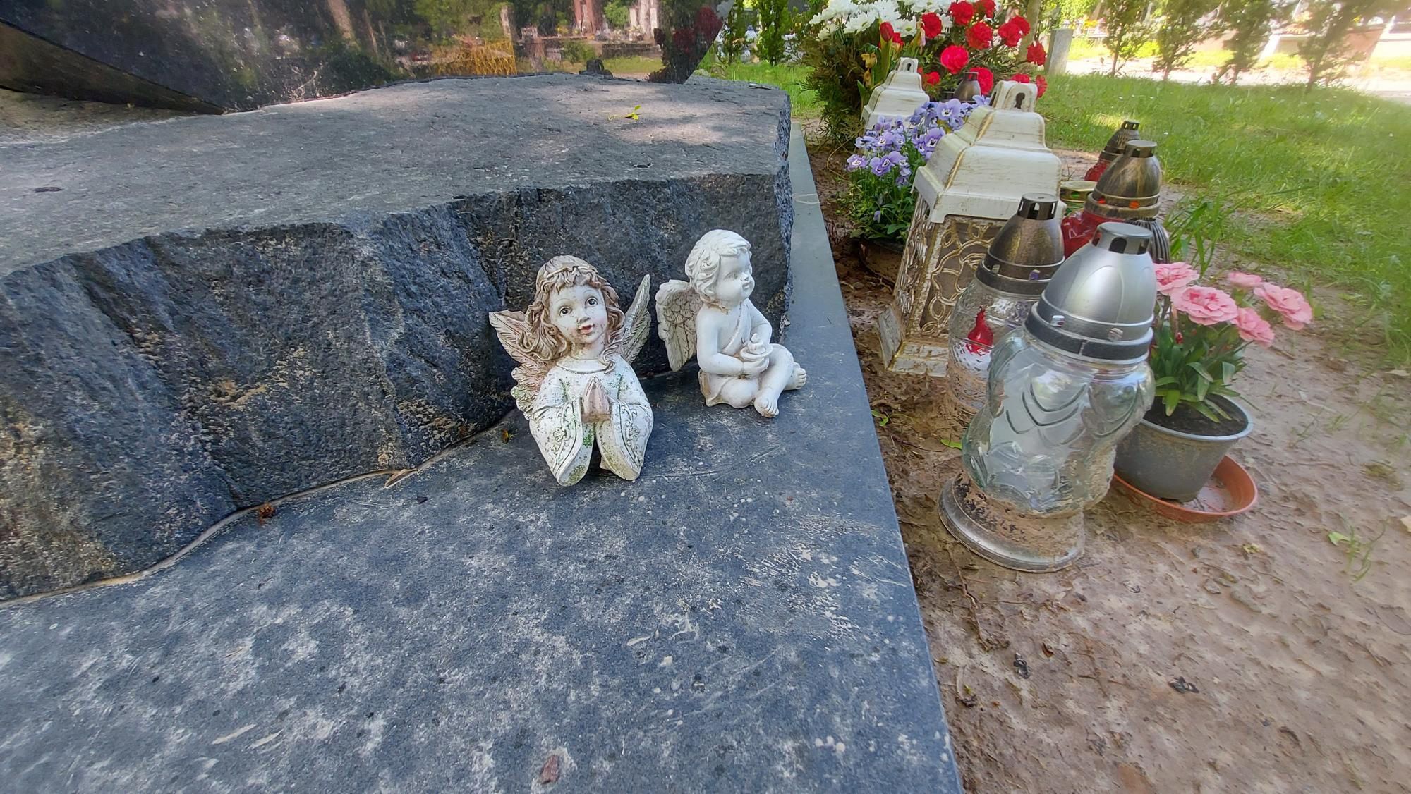 Ewa Demarczyk spoczywa na Cmentarzu Rakowickim w Krakowie. 