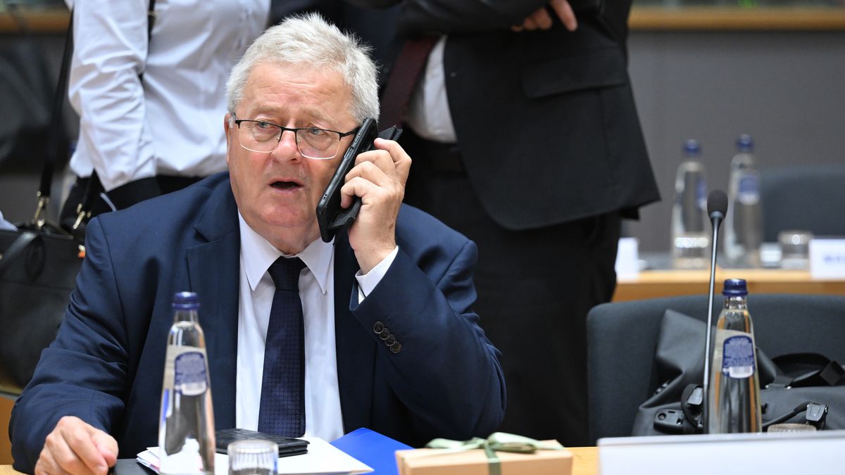 BRUSSELS, BELGIUM - SEPTEMBER 23: Polish Minister of Agriculture and Rural Development Czeslaw Siekierski attends an EU Agriculture and Fisheries Ministers meeting at headquarter of the European Council in Brussels, Belgium on September 23, 2024. (Photo by Dursun Aydemir/Anadolu via Getty Images)