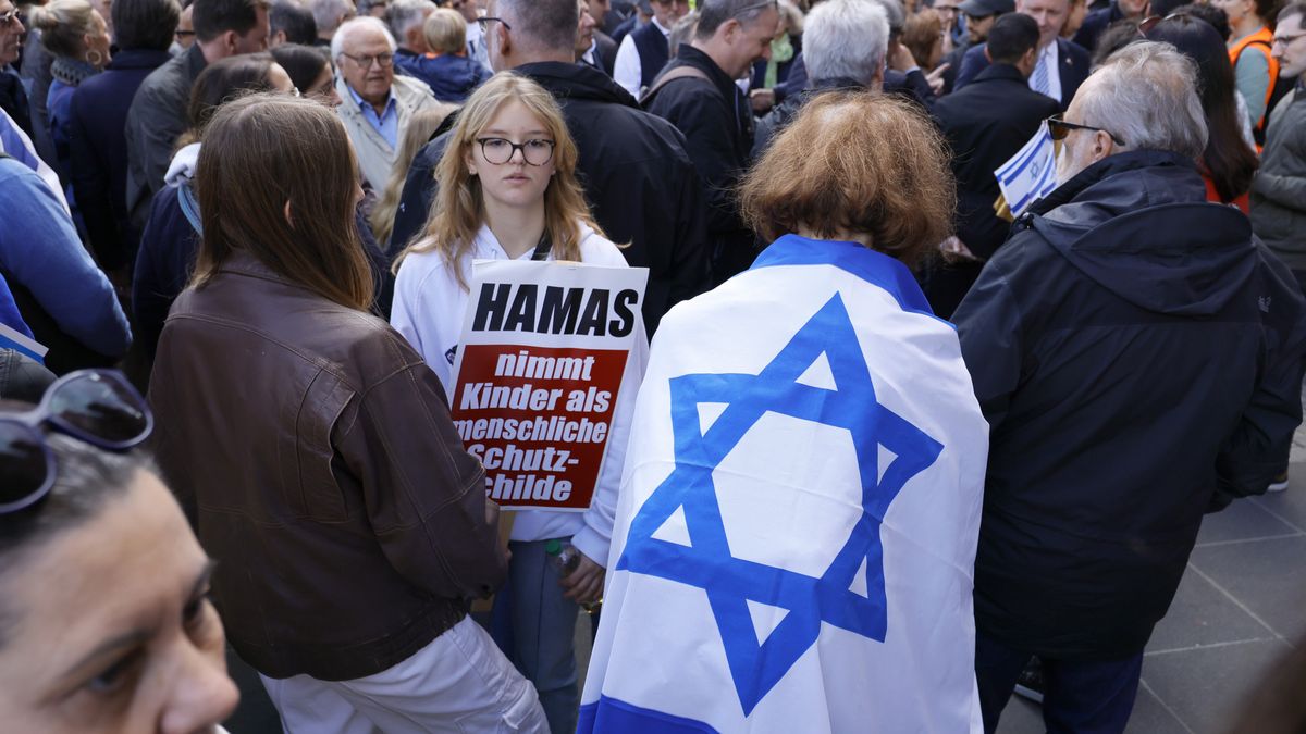 Demonstranci na wiecu "Solidarni z Izraelem" we Frankfurcie nad Menem