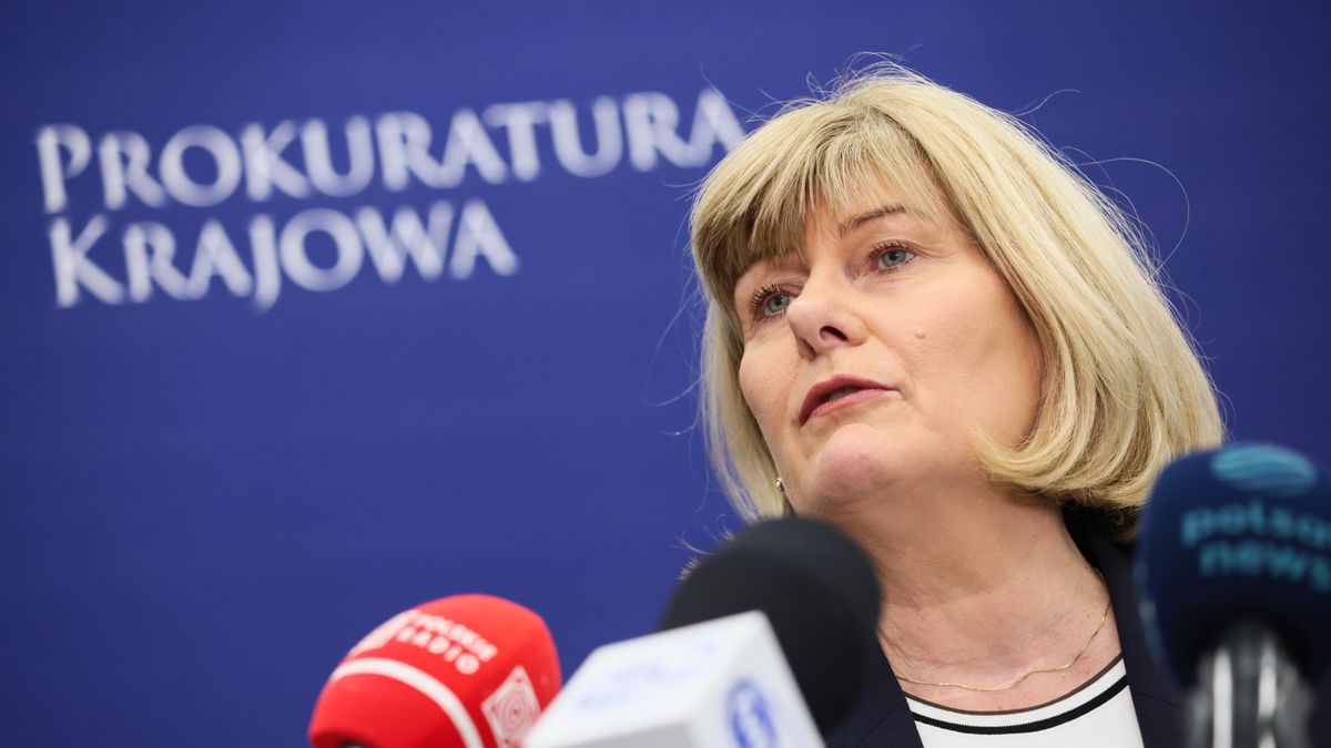 Anna Adamiak
Leszek Szyma�ski
decyzja s�du w Dubaju, deportacja, konferencja, konferencji, krajowa, krajowej, prasowa prasowej, prokurator, prokuratury, rzeczniczka, wypadek samochodowy