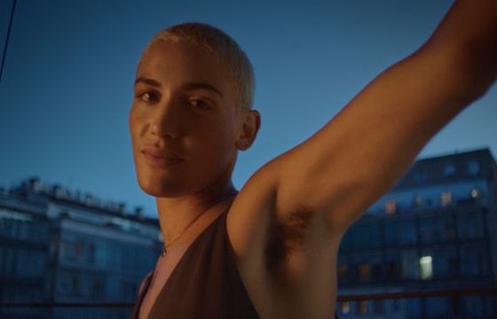 Veet przełamuje tabu w filmie pokazującym owłosienie na ciele (wideo)