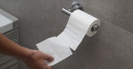 Nie myśl, że to starość. Tak objawia się rak pęcherza moczowego